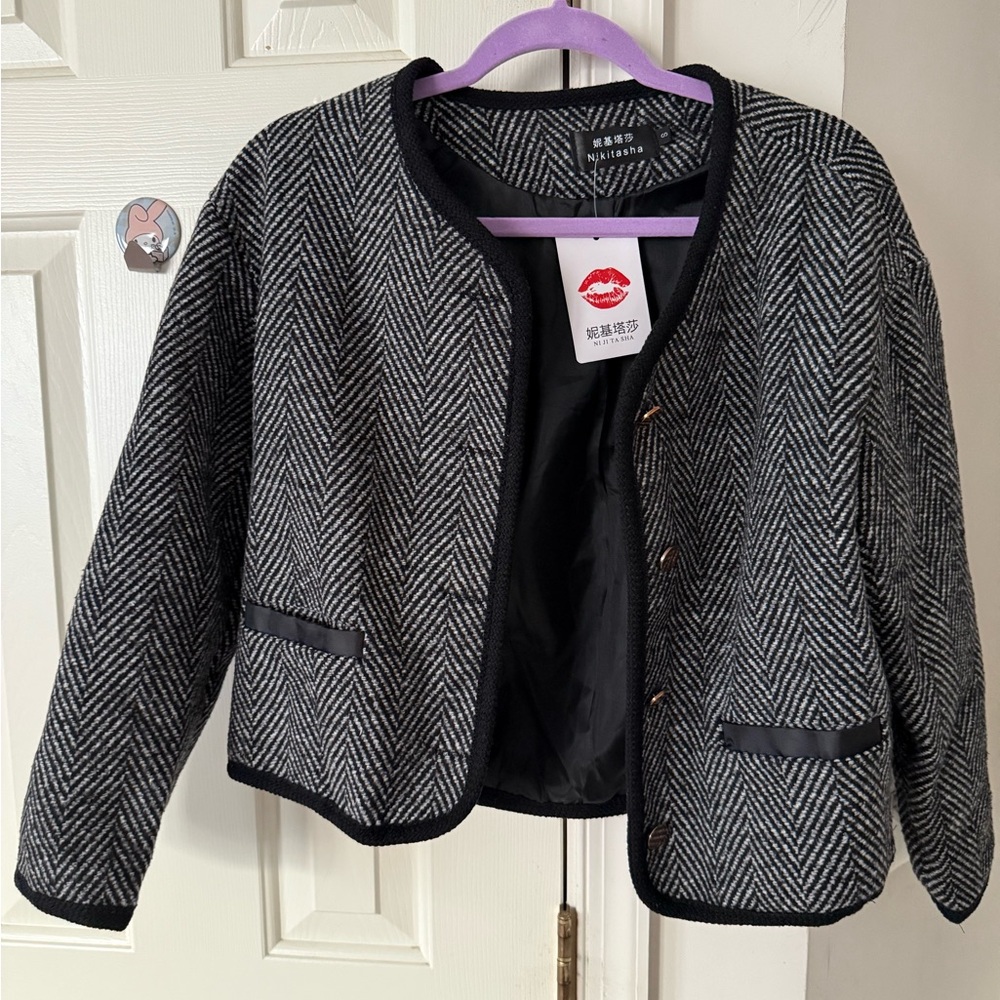 Cropped bomber